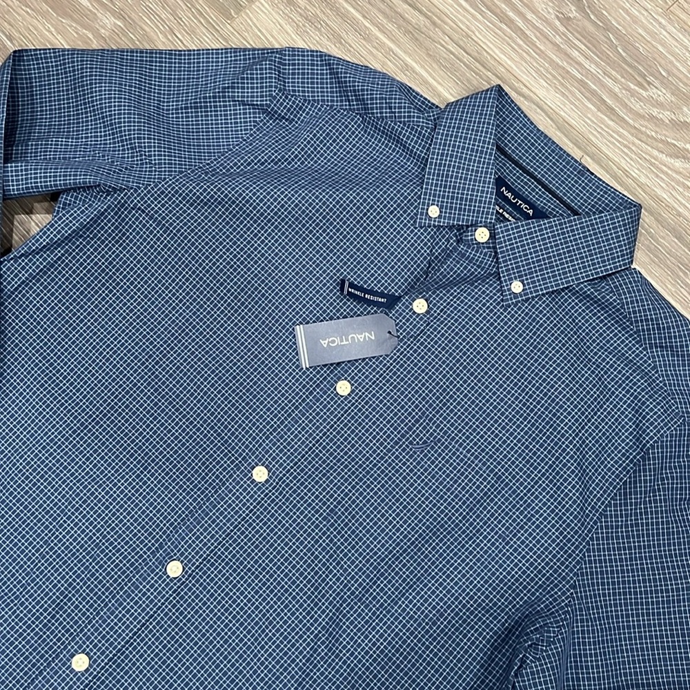 Nautica button down shirt. Size L. NWT - Picture 2 of 5